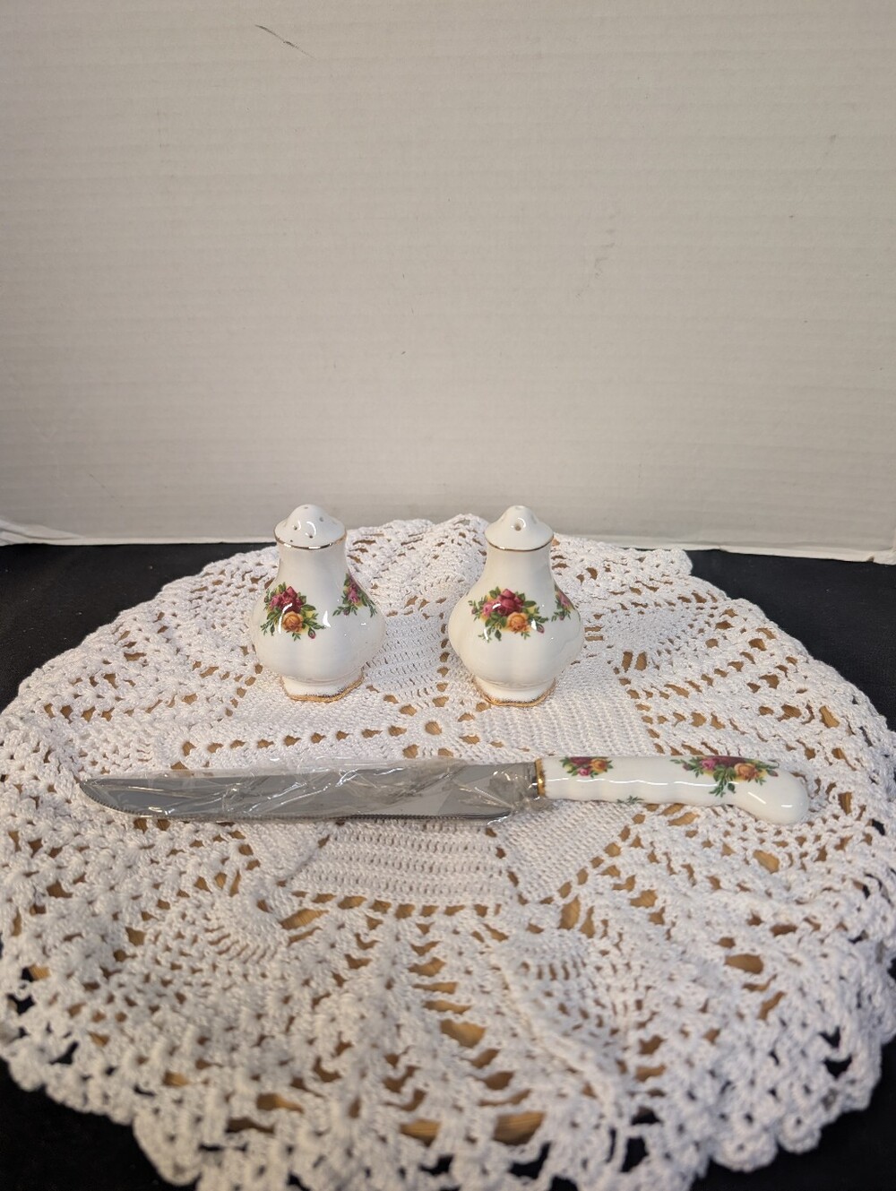 Royal Albert Old Country Roses New  China Cake Knife, Salt & Pepper Shaker  Lot